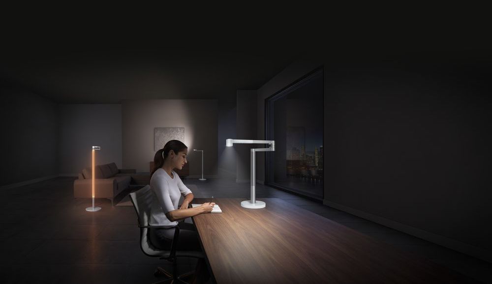 Woman using Dyson Solarcycle™ light 